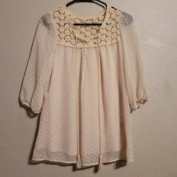 F21 Lace Textured Tunic Cream Colored - Picture 1 of 9